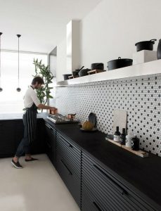 10 Stylish Black Kitchen Interior Design Ideas For Kitchen 30