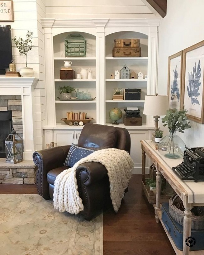 16 Elegant Living Room Shelves Decorations Ideas 06