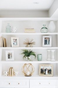 16 Elegant Living Room Shelves Decorations Ideas 23