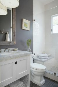 14 Inspiring Small Master Bathroom Decorating Ideas 07