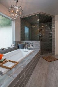 14 Inspiring Small Master Bathroom Decorating Ideas 56
