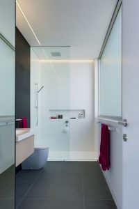 17 Fabulous Small Yet Functional Bathroom Design Ideas 46