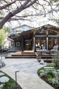 17 Lovely Home Exteriors Design Ideas 02