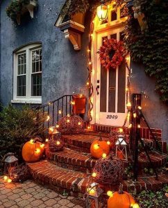 19 Amazing Halloween Porch Ideas 08