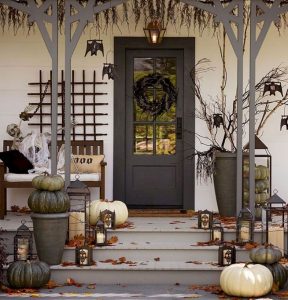 19 Amazing Halloween Porch Ideas 18