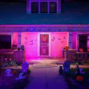 19 Amazing Halloween Porch Ideas 22