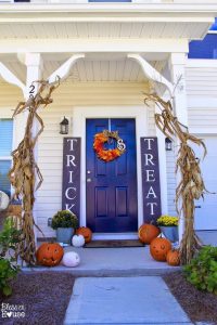 19 Amazing Halloween Porch Ideas 24