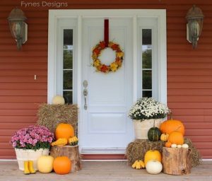 19 Amazing Halloween Porch Ideas 44