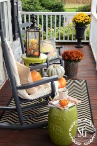19 Cozy Outdoor Halloween Decorations Ideas 13