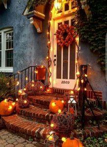 19 Cozy Outdoor Halloween Decorations Ideas 23