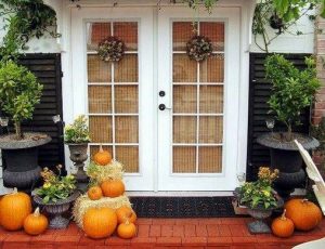 19 Cozy Outdoor Halloween Decorations Ideas 24