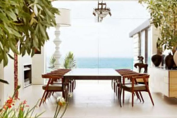 19 Stunning Indoor And Outdoor Beach Dining Spaces Ideas 59