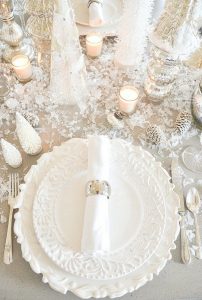 20 Elegant White Winter Wonderland Themed Decoration Ideas 03