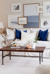 20 Lovely Winter Coffee Table Decoration Ideas 14
