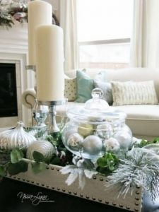 20 Lovely Winter Coffee Table Decoration Ideas 30