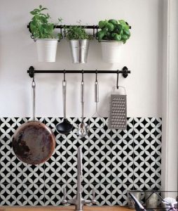 21 Inspiring Black And White Wall Design Ideas For Kitchen 41