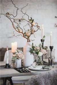 21 Romantic Rustic Winter Wedding Table Decoration Ideas 17
