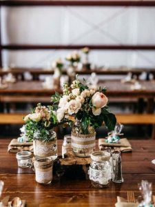 21 Romantic Rustic Winter Wedding Table Decoration Ideas 30