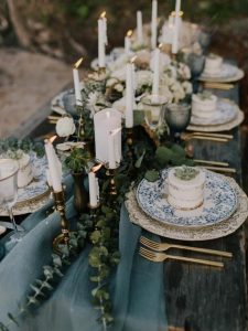 21 Romantic Rustic Winter Wedding Table Decoration Ideas 45