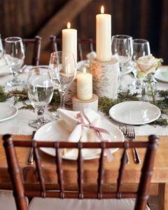 21 Romantic Rustic Winter Wedding Table Decoration Ideas 51