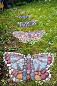 22 Unique Garden Stepping Stone Ideas 09