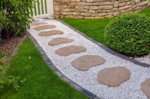 22 Unique Garden Stepping Stone Ideas 41