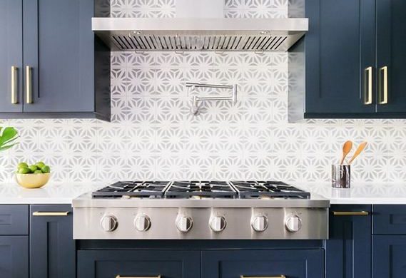 21 Gorgeous Dark Blue Kitchen Cabinets 10