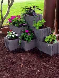13 Creative Ways To Decorate Your Garden Home Using Cinder Blocks 34