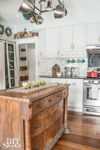 14 Stunning Vintage Wooden Kitchen Island Decor Ideas 21