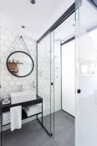 15 Awesome Black Floor Tiles Design Ideas For Modern Bathroom 07