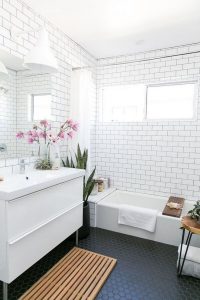 15 Awesome Black Floor Tiles Design Ideas For Modern Bathroom 12