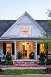16 Best Alluring Farmhouse Front Porch Decoration Ideas 25
