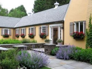 16 Best Alluring Farmhouse Front Porch Decoration Ideas 38