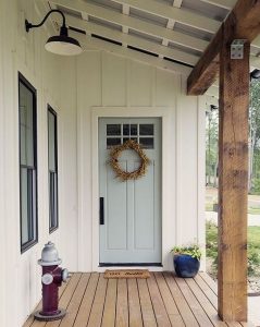 16 Best Alluring Farmhouse Front Porch Decoration Ideas 41