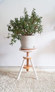 16 Creative DIY Tall Pots Planters Ideas For Modern Garden 15