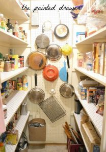 17 Adorable Space Saving Kitchen Pantry Ideas 31