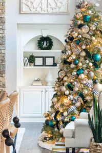 13 Stunning Black Christmas Decorations Ideas 03