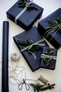 13 Stunning Black Christmas Decorations Ideas 09