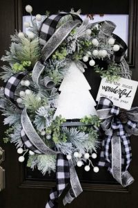 13 Stunning Black Christmas Decorations Ideas 32