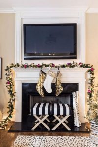 13 Stunning Black Christmas Decorations Ideas 33