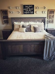 16 Comfy Farmhouse Bedroom Decor Ideas 06