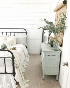 16 Comfy Farmhouse Bedroom Decor Ideas 34