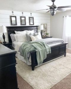 16 Comfy Farmhouse Bedroom Decor Ideas 40