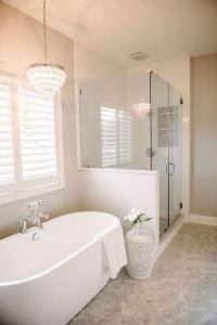 17 Cool Small Master Bathroom Remodel Ideas 29