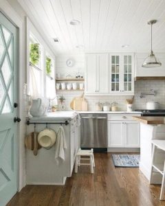 22 Stunning Farmhouse Style Cottage Kitchen Cabinets Ideas 28