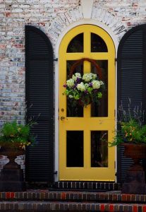 13 Fantastic Yellow Brick Home Decor Ideas For Front Door 12