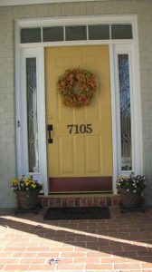 13 Fantastic Yellow Brick Home Decor Ideas For Front Door 16
