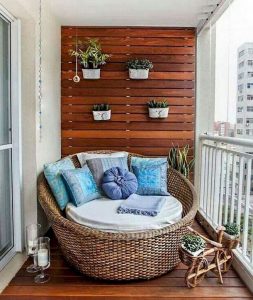 17 Brilliant DIY Decorating Ideas For Small First Apartment 24