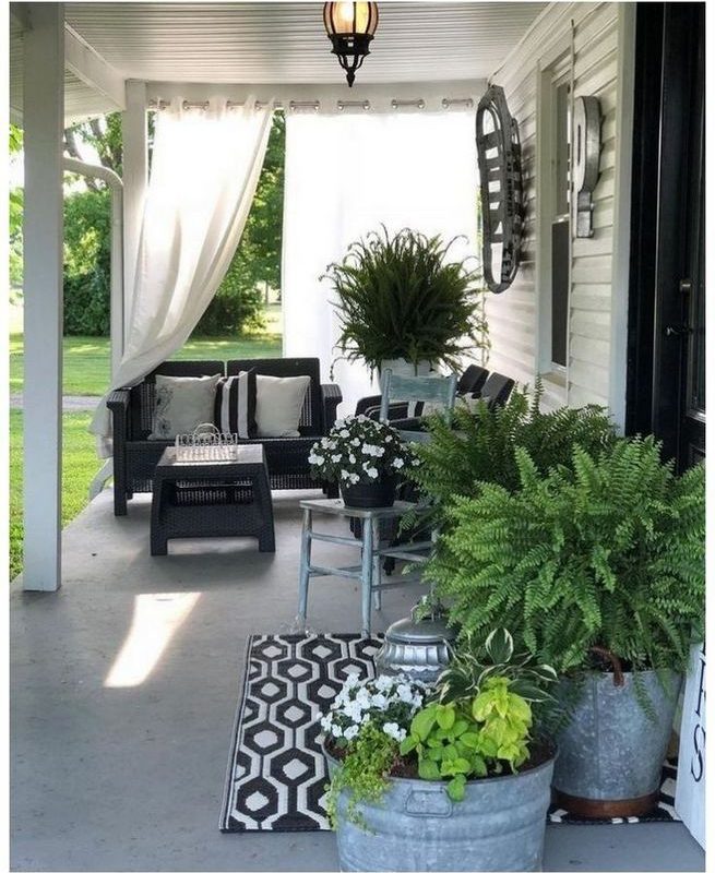 21 Stunning Farmhouse Front Porch Decor Ideas 15