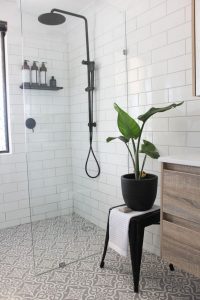 15 Beautiful Walk In Shower Ideas For Small Bathrooms 05